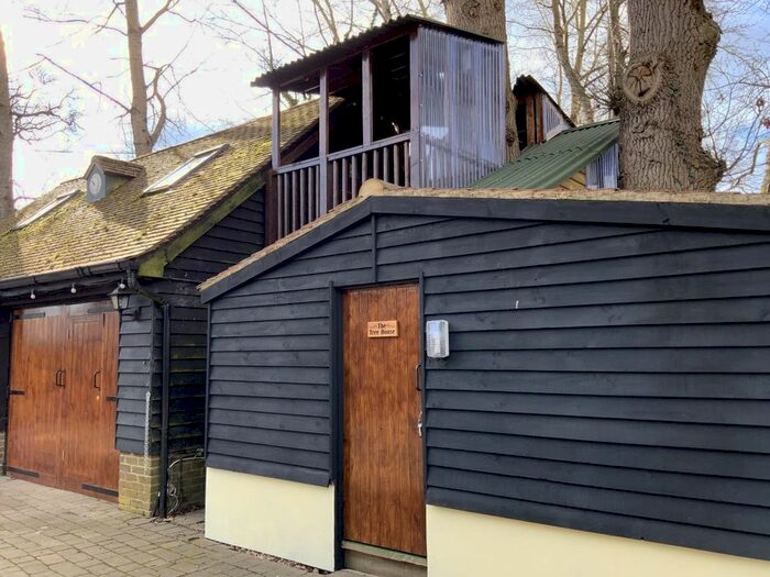 1 Bedroom Flat To Rent In Kerves Lane, Horsham, RH13