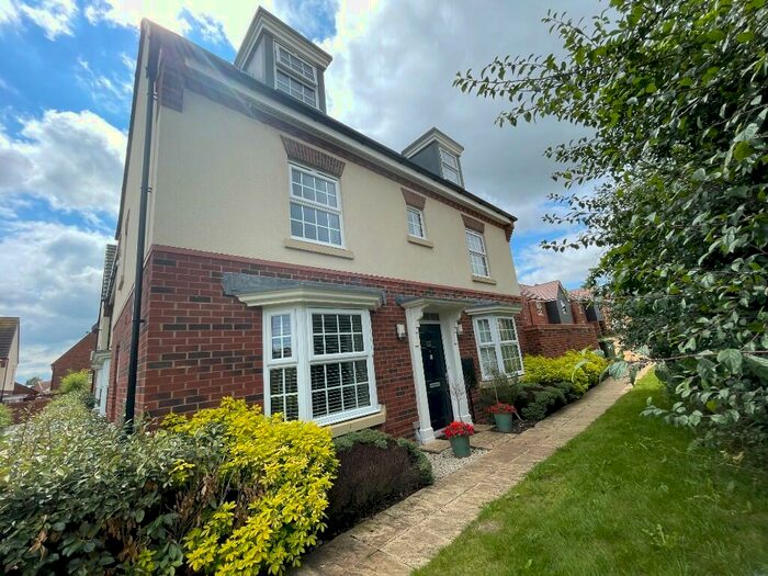 4 Bedroom Semi-Detached House To Rent In Legion Close, Milton Keynes, Buckinghamshire, MK11