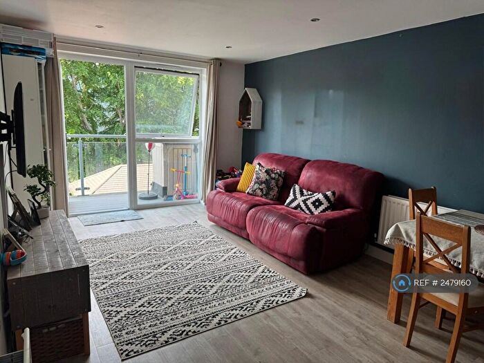 2 Bedroom Flat To Rent In Alder House, Maidenhead, SL6