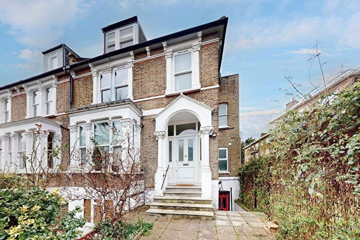 2 Bedroom Flat To Rent In Queens Drive, London, N4
