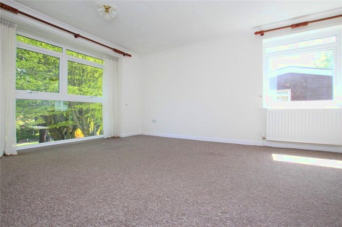 2 Bedroom Flat To Rent In Dorchester Gardens, Grand Avenue, West Worthing, West Sussex, BN11