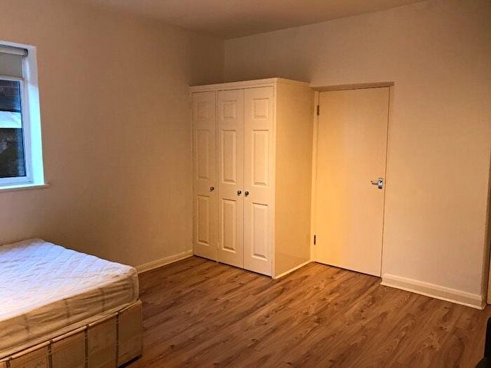 Studio To Rent In Princes Avenue, London, N10