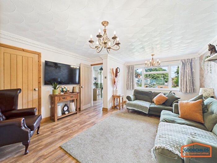 3 Bedroom Detached House For Sale In Vicarage Road, Brownhills, WS8