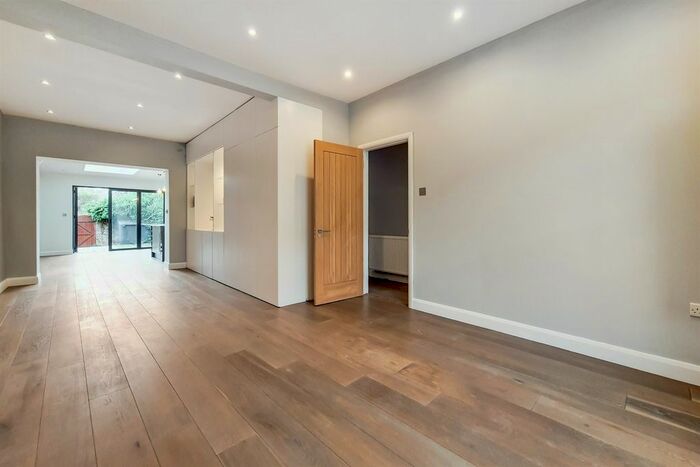 3 Bedroom Terraced House To Rent In Vassall Road, London, SW9