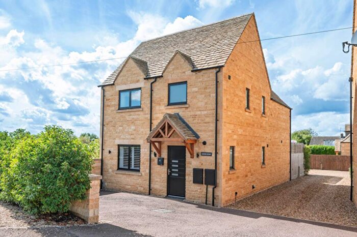 4 Bedroom Detached House For Sale In Evenlode Road, Moreton-In-Marsh, GL56