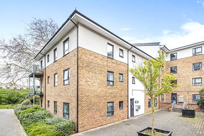 2 Bedroom Apartment For Sale In Desvignes Drive, London, SE13