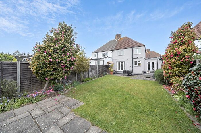 3 Bedroom Semi-Detached House For Sale In Heathside Avenue, Bexleyheath, DA7