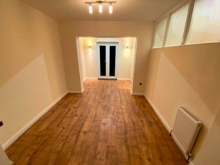 3 Bedroom Terraced House To Rent In Kingshill Avenue, Worcester Park, KT4