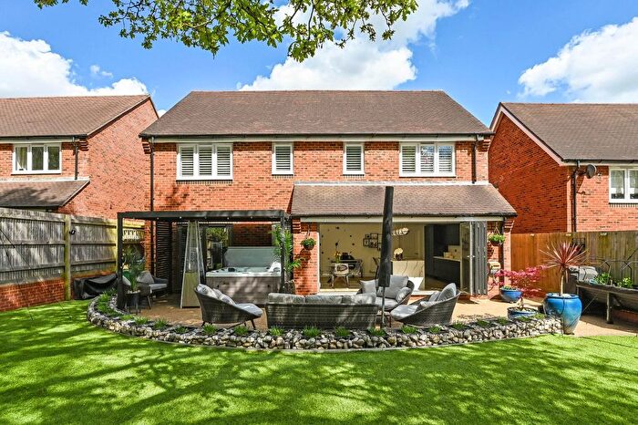 4 Bedroom Detached House To Rent In Oak Tree Close, Rowland's Castle, PO9