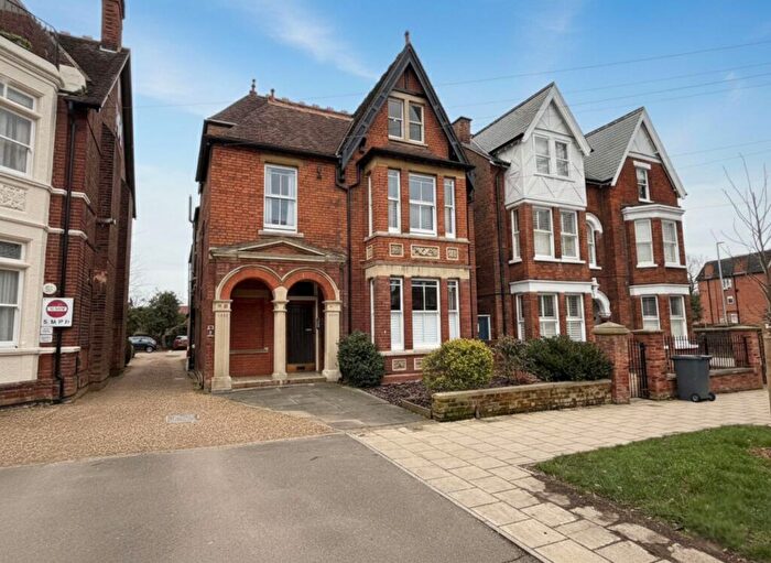 1 Bedroom Flat For Sale In Rothsay Road, Bedford, MK40