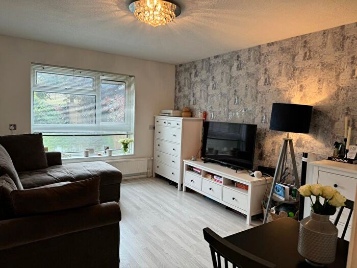 1 Bedroom Apartment To Rent In Pennine Road, Slough, SL2