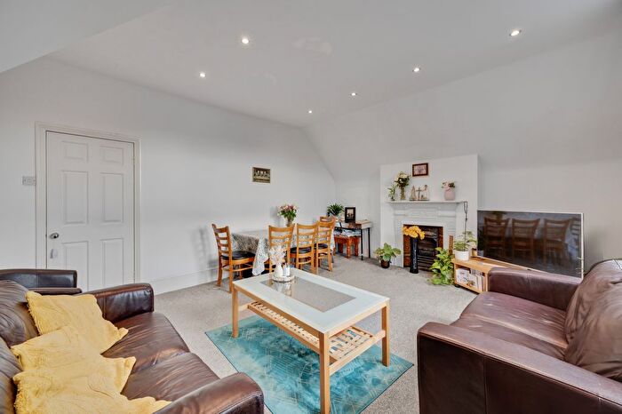 2 Bedroom Flat For Sale In Park Avenue, Willesden Green, NW2