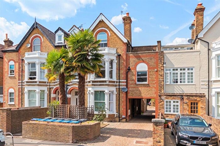 1 Bedroom Flat For Sale In Queen's Road, Wimbledon, SW19