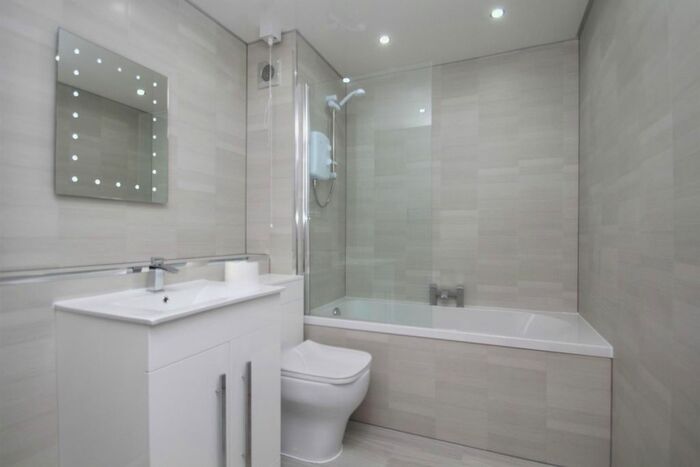 2 Bedroom Flat To Rent In Urmston Lane, Stretford, Manchester M32