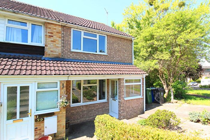 2 Bedroom House To Rent In Wentworth Crescent, Maidenhead, Berkshire, SL6