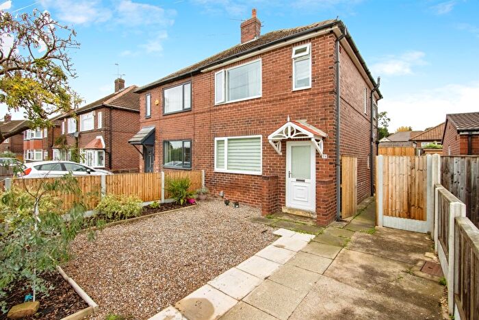 3 Bedroom Semi Detached House For Sale In Kelmscott Crescent, Leeds, LS15