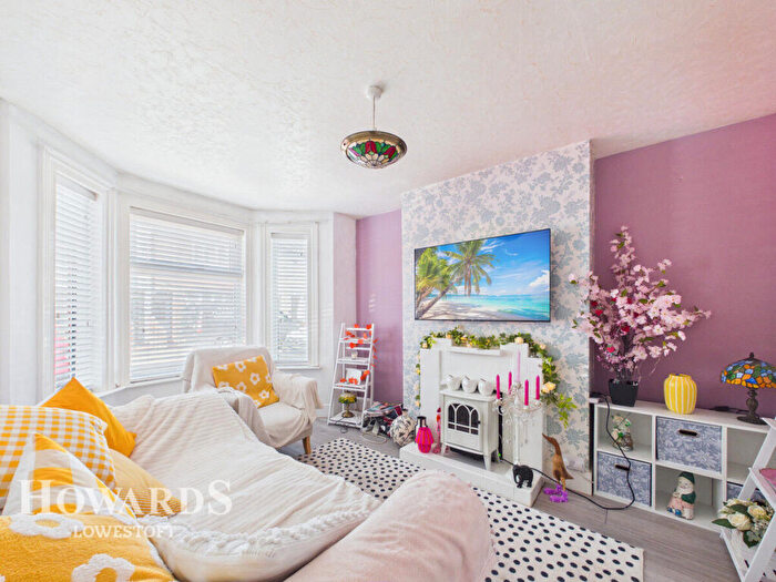 3 Bedroom Terraced House For Sale In Worthing Road, Lowestoft, NR32
