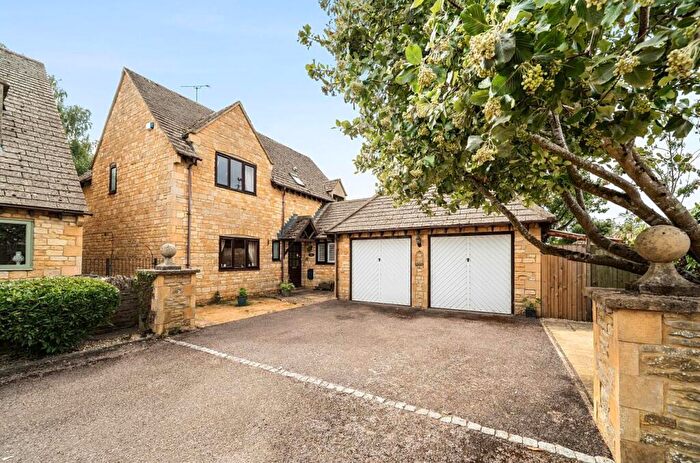 4 Bedroom Detached House For Sale In Langston Close, Churchill, OX7