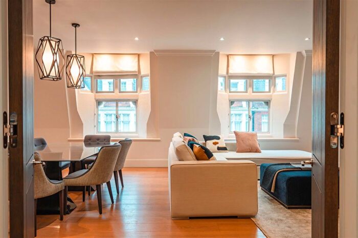 2 Bedroom Flat To Rent In Duke Street, Mayfair, W1K