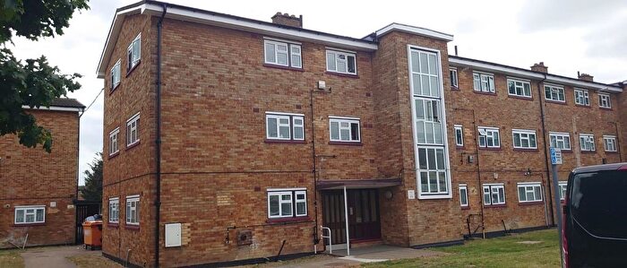 2 Bedroom Flat To Rent In Wood Lane, Elm Park, RM12