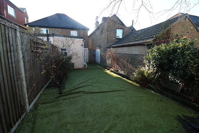 2 Bedroom Cottage To Rent In North Road, West Wickham, BR4