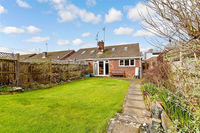 3 Bedroom Chalet For Sale In Swan Green, Sellindge, Kent, TN25