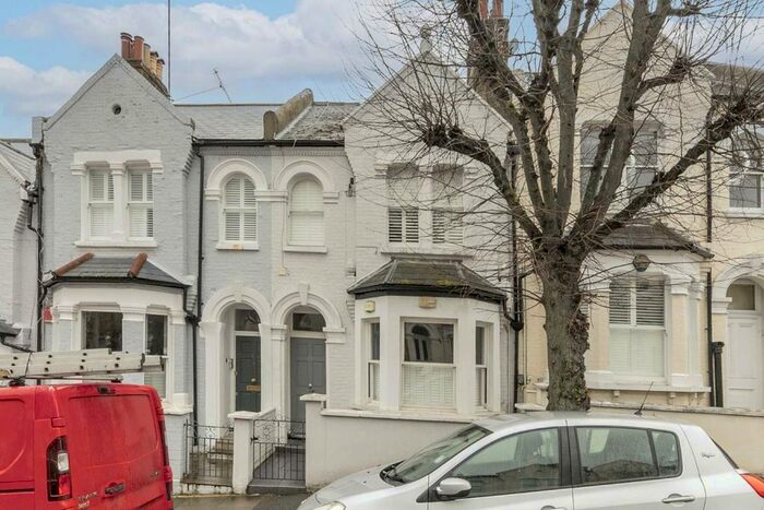 2 Bedroom Flat To Rent In Glycena Road, London, SW11
