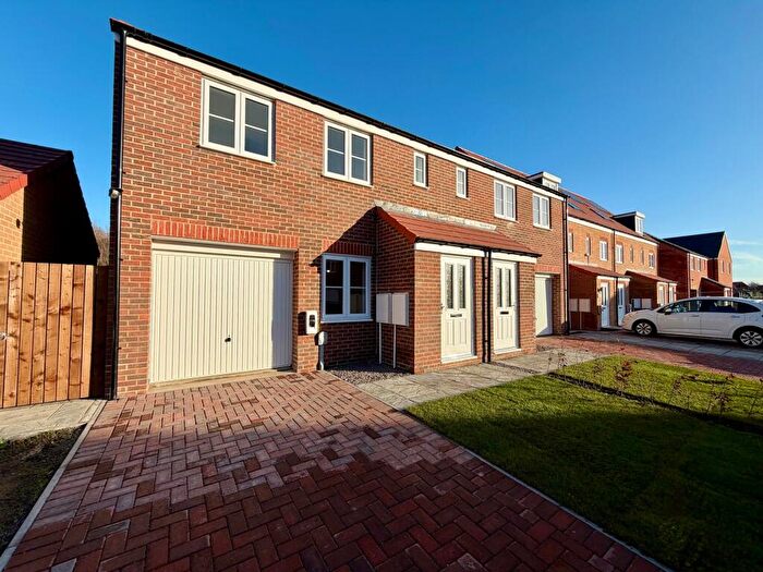 3 Bedroom Semi Detached House To Rent In South Pastures, Gateshead, NE10