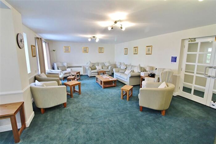 1 Bedroom Flat For Sale In Cockfosters Road, Cockfosters, Barnet, EN4
