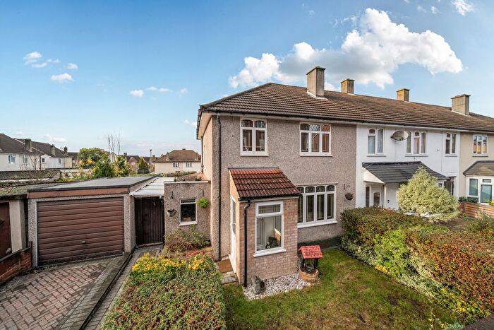 3 Bedroom End Terrace House For Sale In Sandling Rise, London, SE9