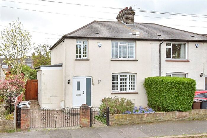 3 Bedroom Semi Detached House For Sale In Abbey Road, Greenhithe, Kent, DA9