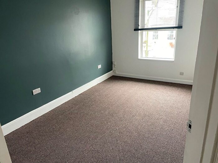 2 Bedroom Flat To Rent In Abbey Road, Torquay, TQ2