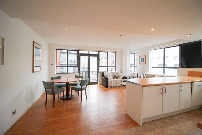 2 Bedroom Flat To Rent In , Upper College Street, NG1