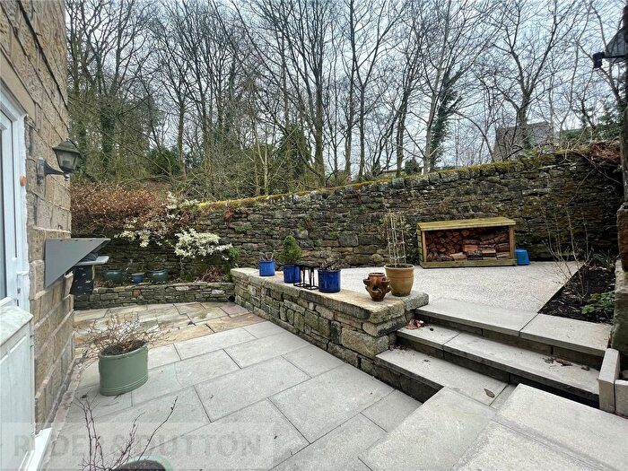 2 Bedroom Flat To Rent In Manchester Road, Greenfield, Saddleworth, Oldham, OL3