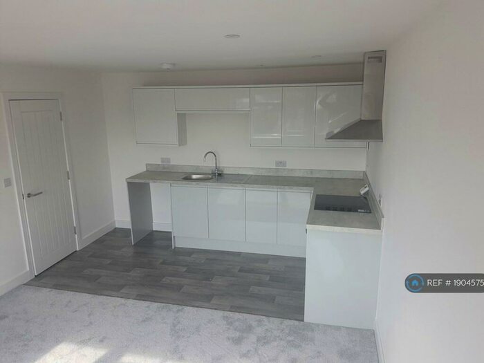 3 Bedroom Maisonette To Rent In Vernon Avenue, Peacehaven, BN10