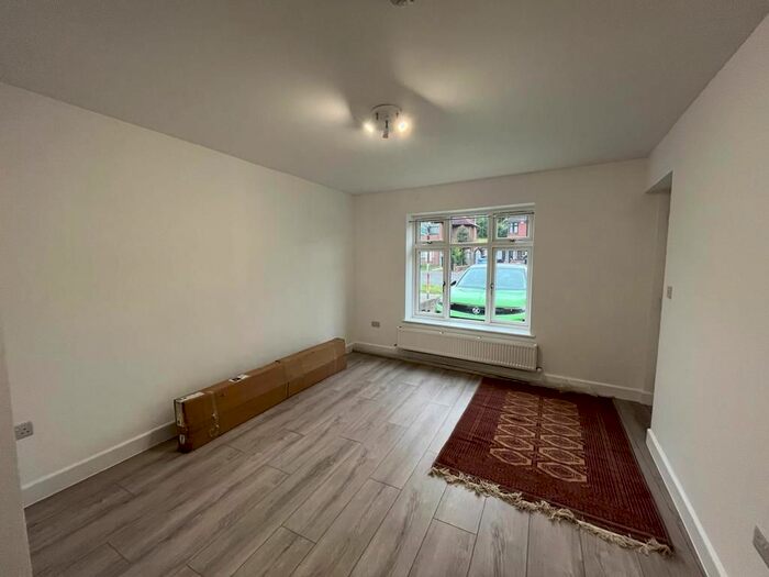 1 Bedroom Studio To Rent In Mitchley Avenue, South Croydon, CR2