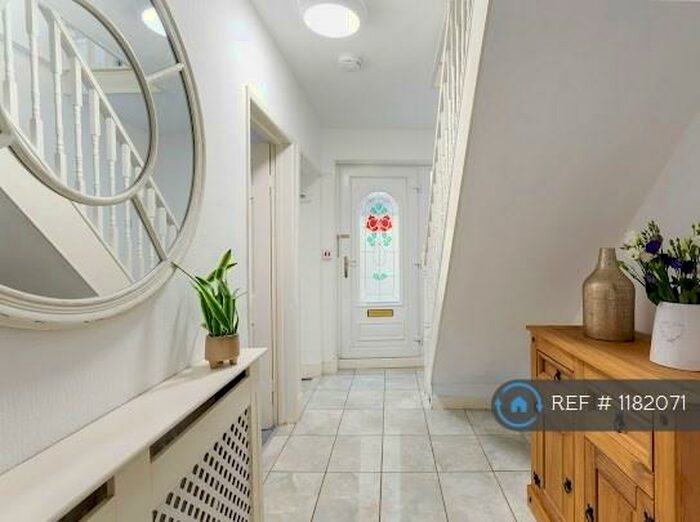 5 Bedroom Detached House To Rent In Higham Road, Burton Latimer, Kettering, NN15