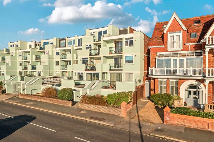 2 Bedroom Apartment For Sale In Promenade Court, Marine Parade West, Lee-On-The-Solent, PO13