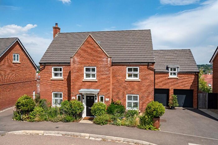 5 Bedroom Detached House For Sale In Linnet Road, Apsley, Hemel Hempstead, Hertfordshire, HP3