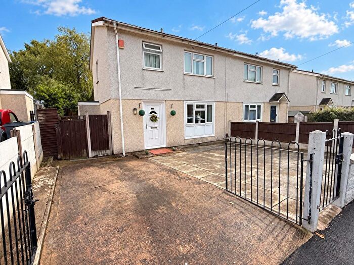 3 Bedroom Semi-Detached House For Sale In Wooliscroft Road, Bucknall, Stoke On Trent, ST2