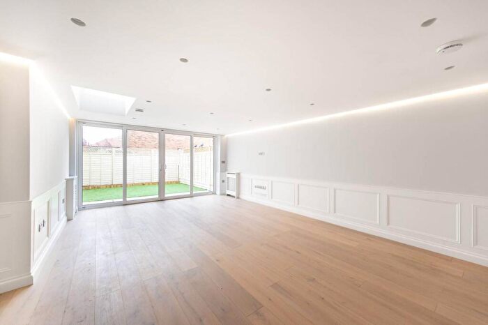 4 Bedroom House To Rent In Honeyman Close, Brondesbury Park, London, NW6