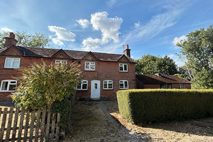 3 Bedroom Cottage To Rent In Farleigh Wallop, Basingstoke, RG25