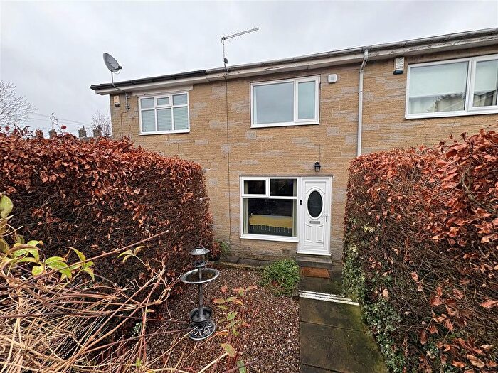 2 Bedroom Town House For Sale In Broomcroft, Clayton, Bradford, BD14