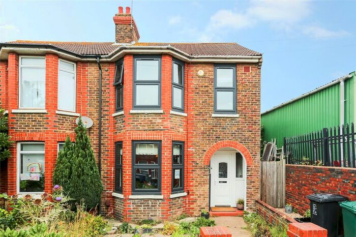 3 Bedroom End Of Terrace House To Rent In Lincoln Road, Portslade, East Sussex, BN41