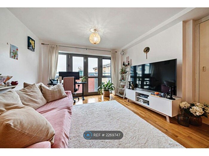 2 Bedroom Flat To Rent In Hamilton Court, Bristol, BS2