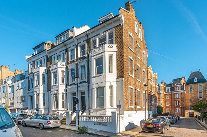 3 Bedroom Flat To Rent In Gordon Place, Kensington, London, W8