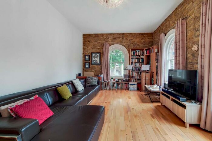 2 Bedroom Flat To Rent In Chatham Close, Woolwich, London, SE18