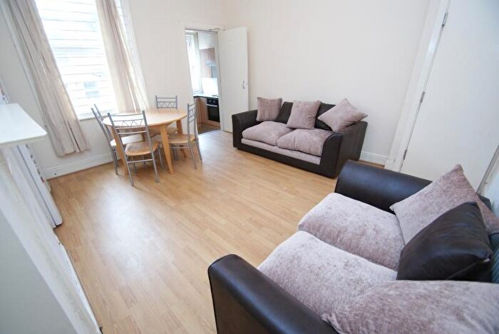 5 Bedroom Terraced House To Rent In Brudenell Mount, Hyde Park, Leeds, LS6