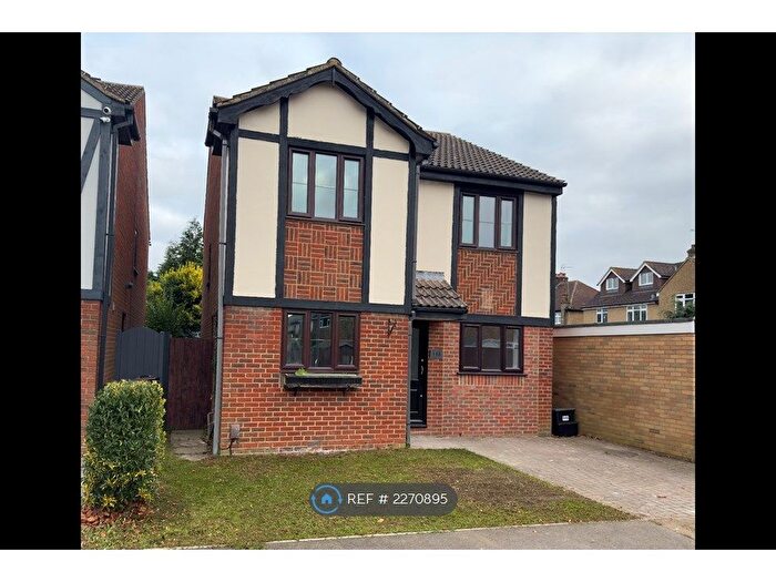 4 Bedroom Detached House To Rent In Morris Way, London Colney, St. Albans, AL2