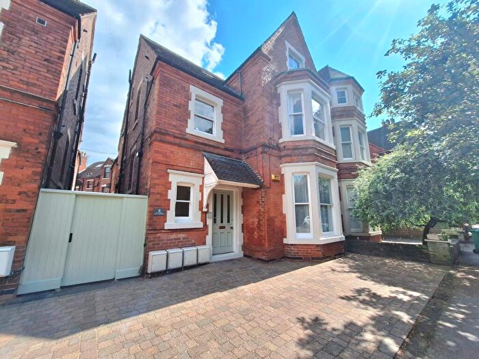 2 Bedroom Apartment To Rent In Hamilton Drive, Nottingham, NG7